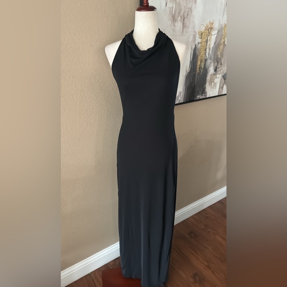 🆕Halter draped maxi dress in black - Picture 8 of 11